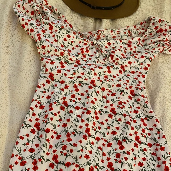 Off shoulder floral vacation dress 🌹 - Picture 5 of 5